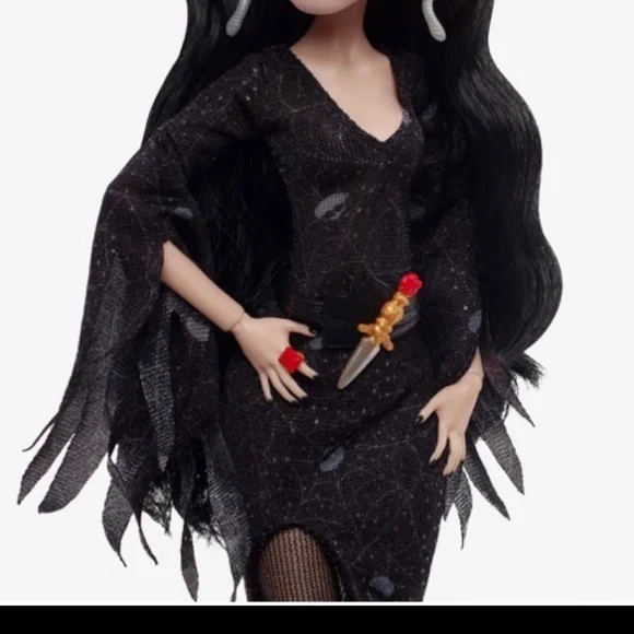 Elvira, Mistress of the Dark Monster High Skullector Doll
